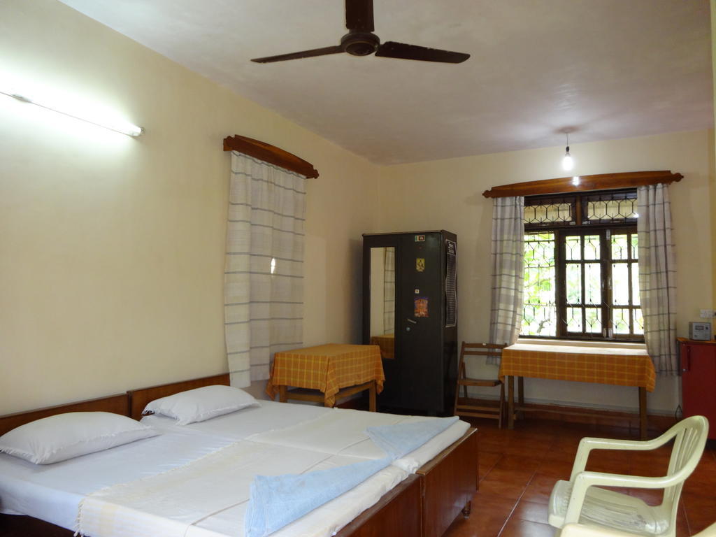 Pinto Guest House Candolim Habitación foto
